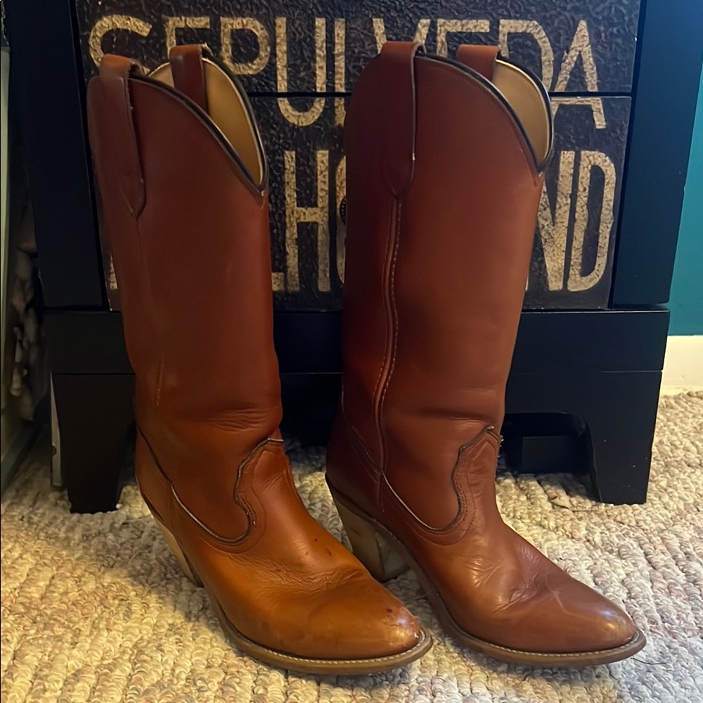 FRYE AND CO. Brown Heeled Boots with Western Charm